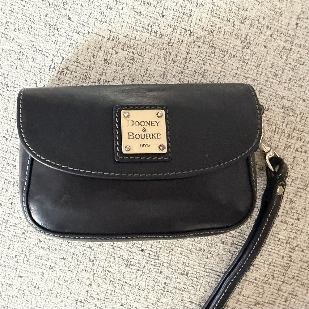 Dooney & Bourke Vintage Black Leather Wristlet 6x4x1.5